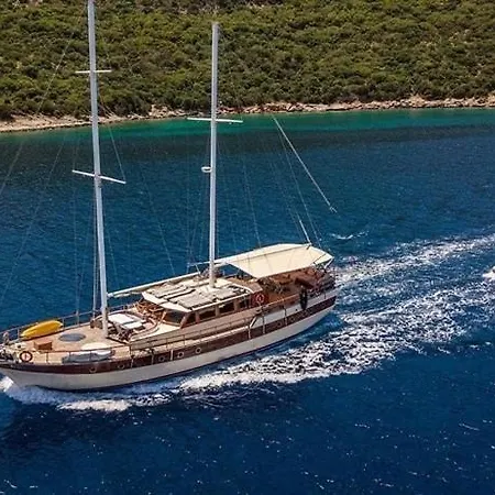 Hotel en barco Luxury Private Boat Gulet With Crew And Cook For 8 Guests Bodrum