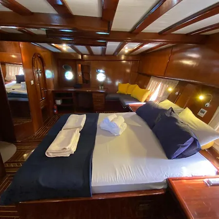 Luxury Private Boat Gulet With Crew And Cook For 8 Guests Hotel en barco *