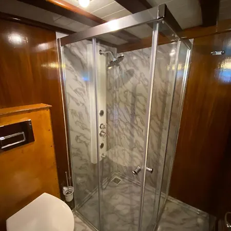 Luxury Private Boat Gulet With Crew And Cook For 8 Guests Hotel en barco